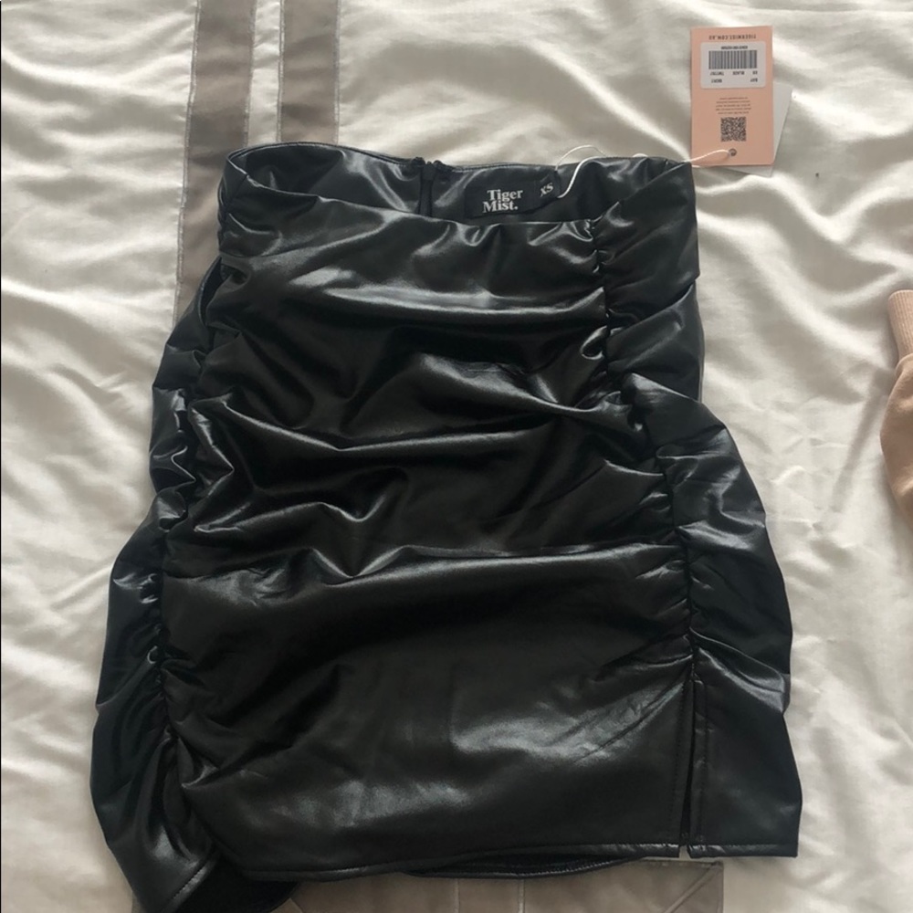Tiger mist black leather skirt